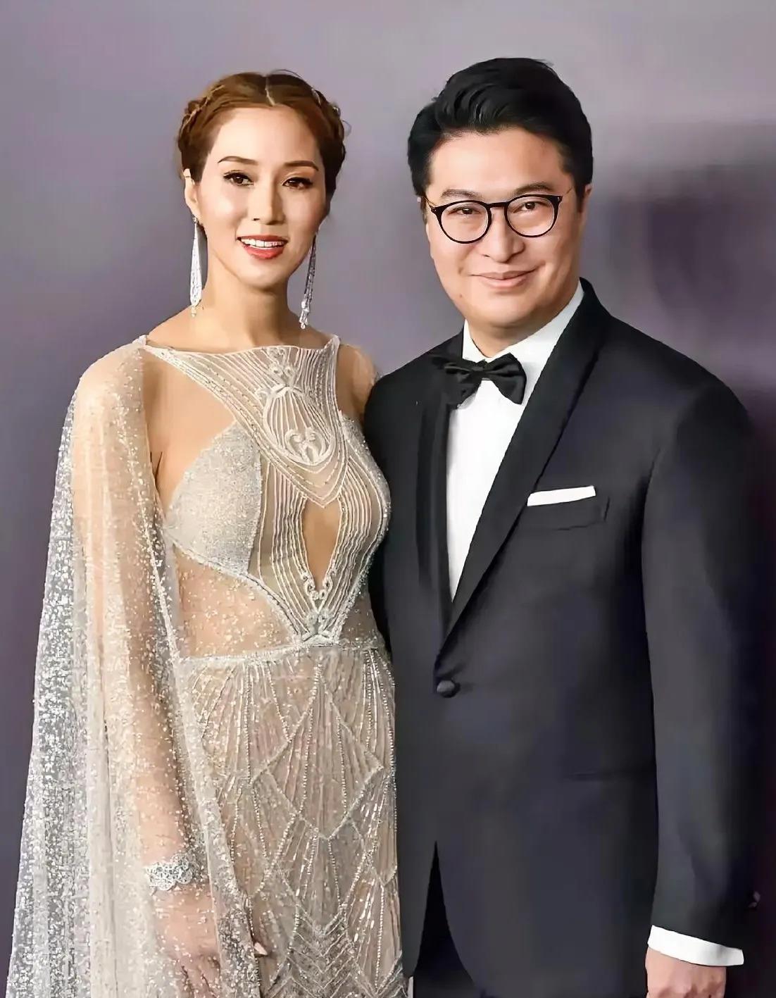 徐子淇刚把97岁的公公李兆基送进灵堂，老公的前任周秀娜又让她头疼了。 这不，刚送