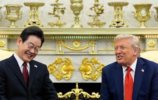 李在明当众谄媚特朗普，金正恩说了6个字。
朝鲜官媒中央通讯社(KCNA)批评了韩