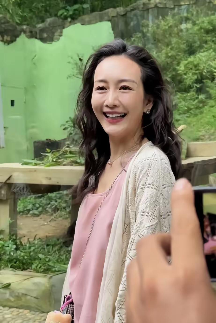 教给天下女人一个道理
不是保养问题，也不是婚恋问题，而是生孩子要趁早！
王鸥这么