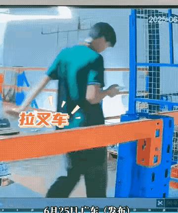这是有多喜欢这个手机，到了如痴如醉，连一秒钟都舍不得把眼睛挪开。
应该工厂里禁止