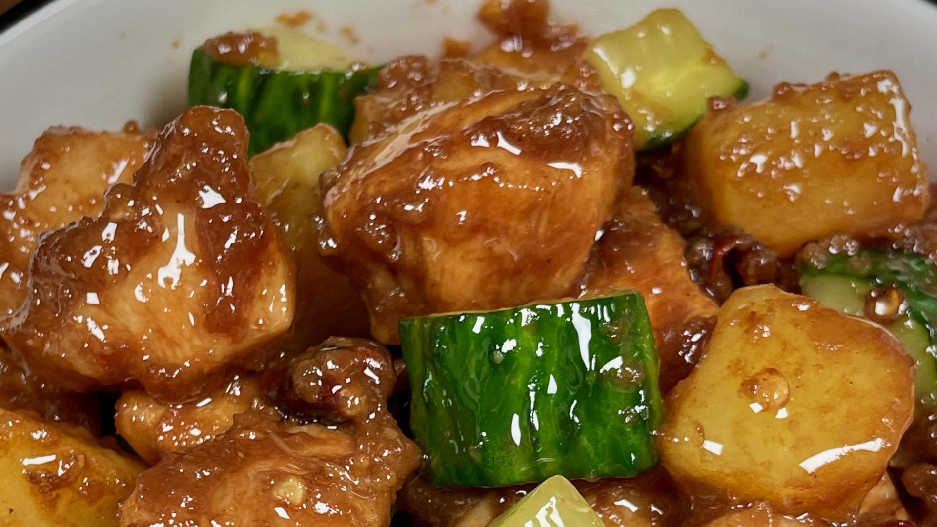 炒三丁：家常美味的极致诱惑