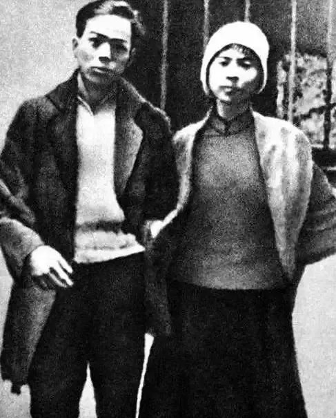 1928年2月，共产党员周文雍和他的爱人陈铁军被敌人判处死刑，法官问他还有什么心