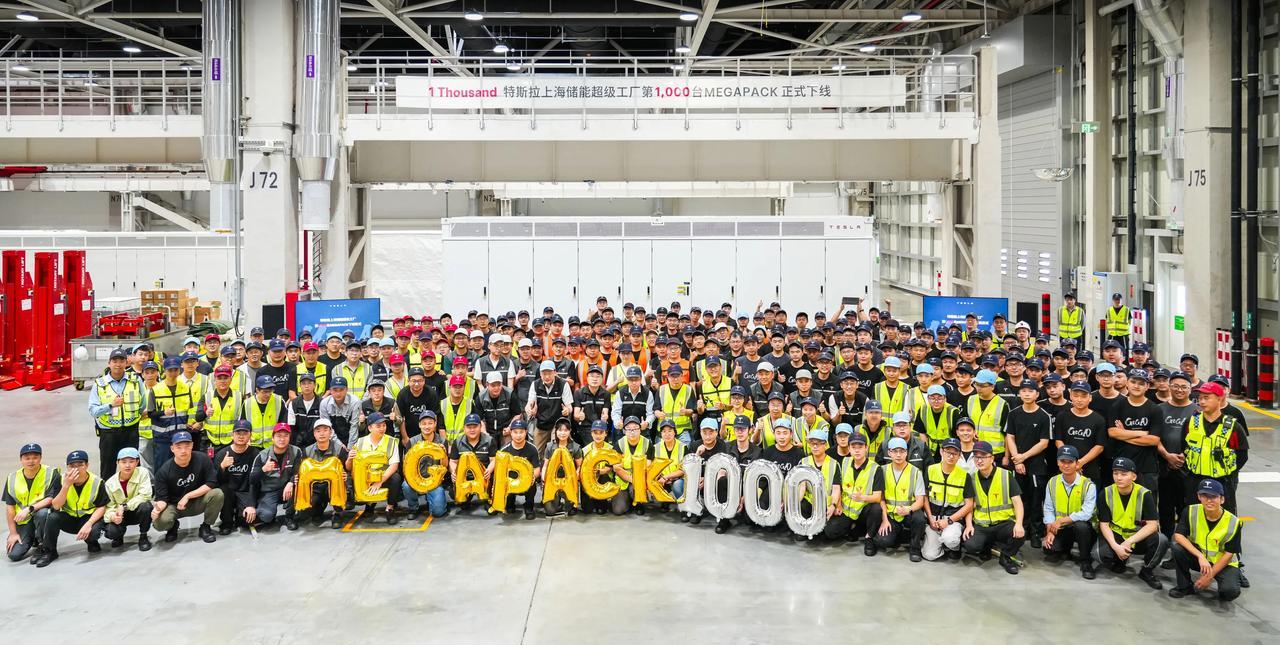 今天，特斯拉储能工厂，
完成了第1000套megapack生产。