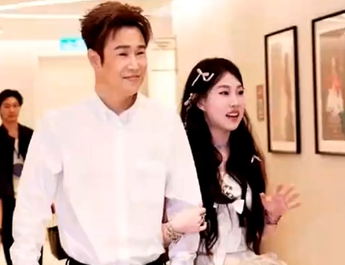 小沈阳现在开始更加谨慎行事，主要是他的女儿已经长大成人。 
 
她凭借一首新歌在