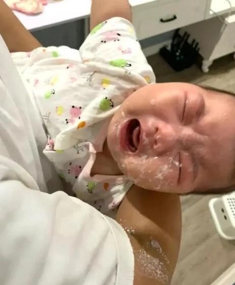 冲动惹事儿！2019年，婆媳两人吵架，婆婆扔出水杯泄愤，没想到水杯砸中孙子的头，