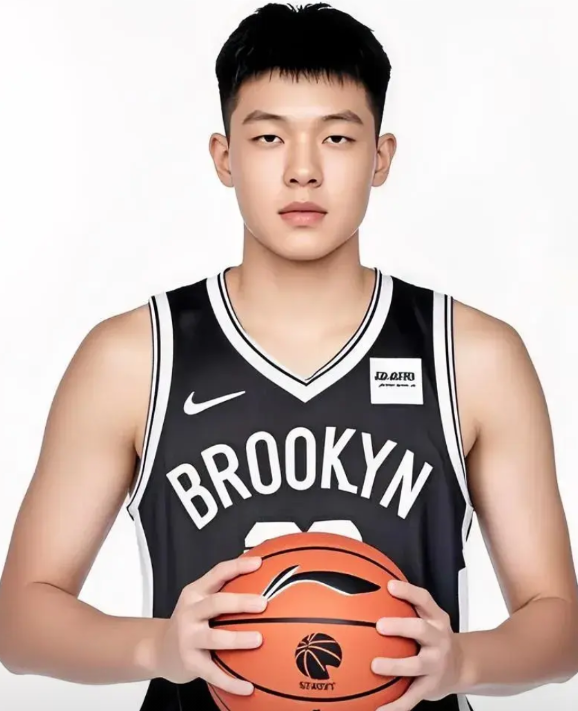 杨瀚森在新一轮模拟选秀中冲进了首轮，实在是可喜可贺。

杨瀚森前往美国已经二十多