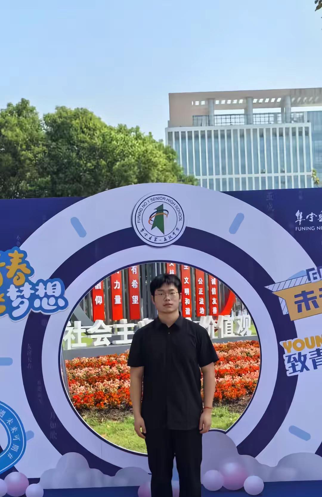 349被全家笑死！
河北男孩死扛一年后怒冲438
他爸直接拉黑亲戚，爷俩关灯刷题