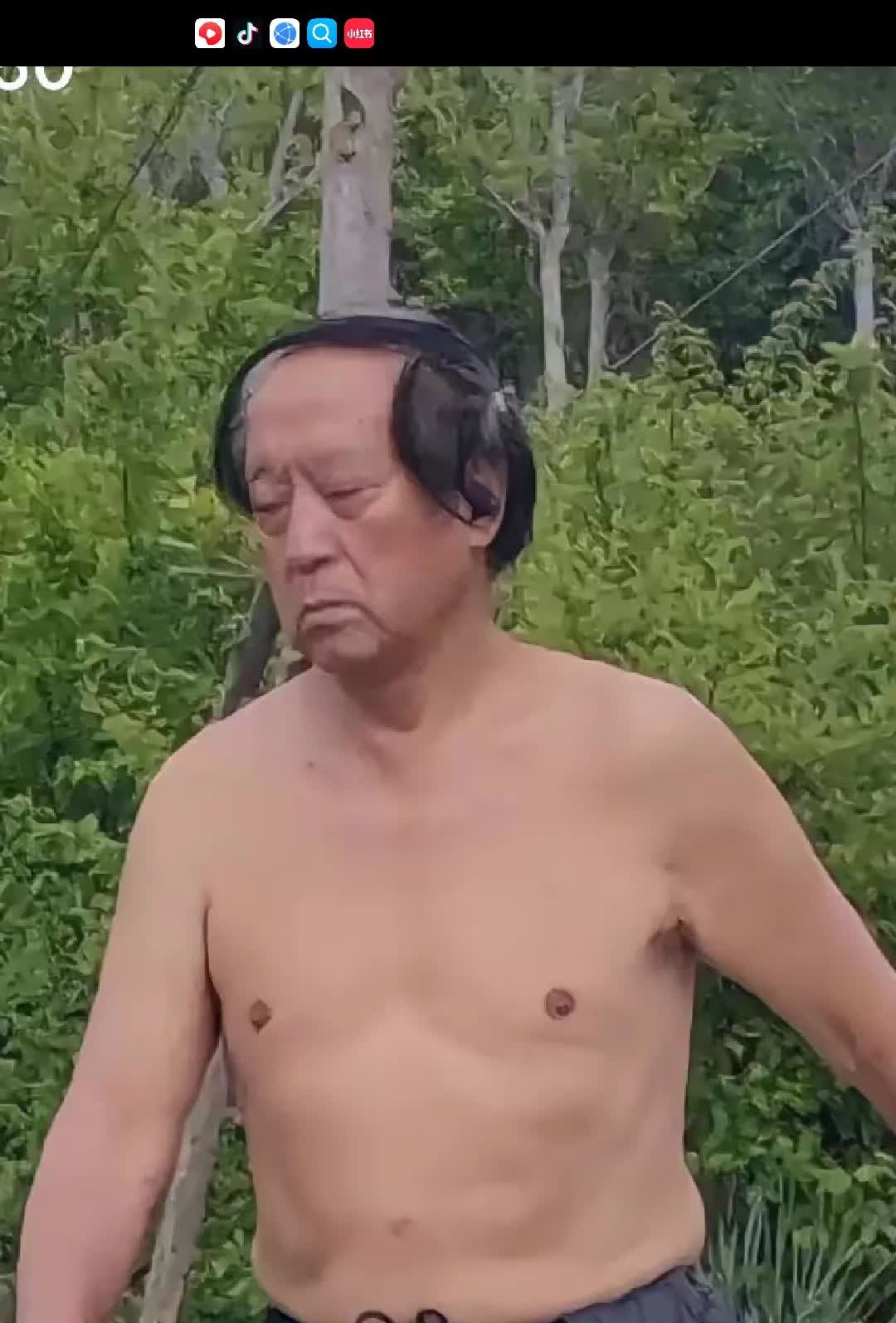 相声演员牛群老了，这有什么新鲜的呢？时间对谁都是公平的，它不会偏袒任何人。