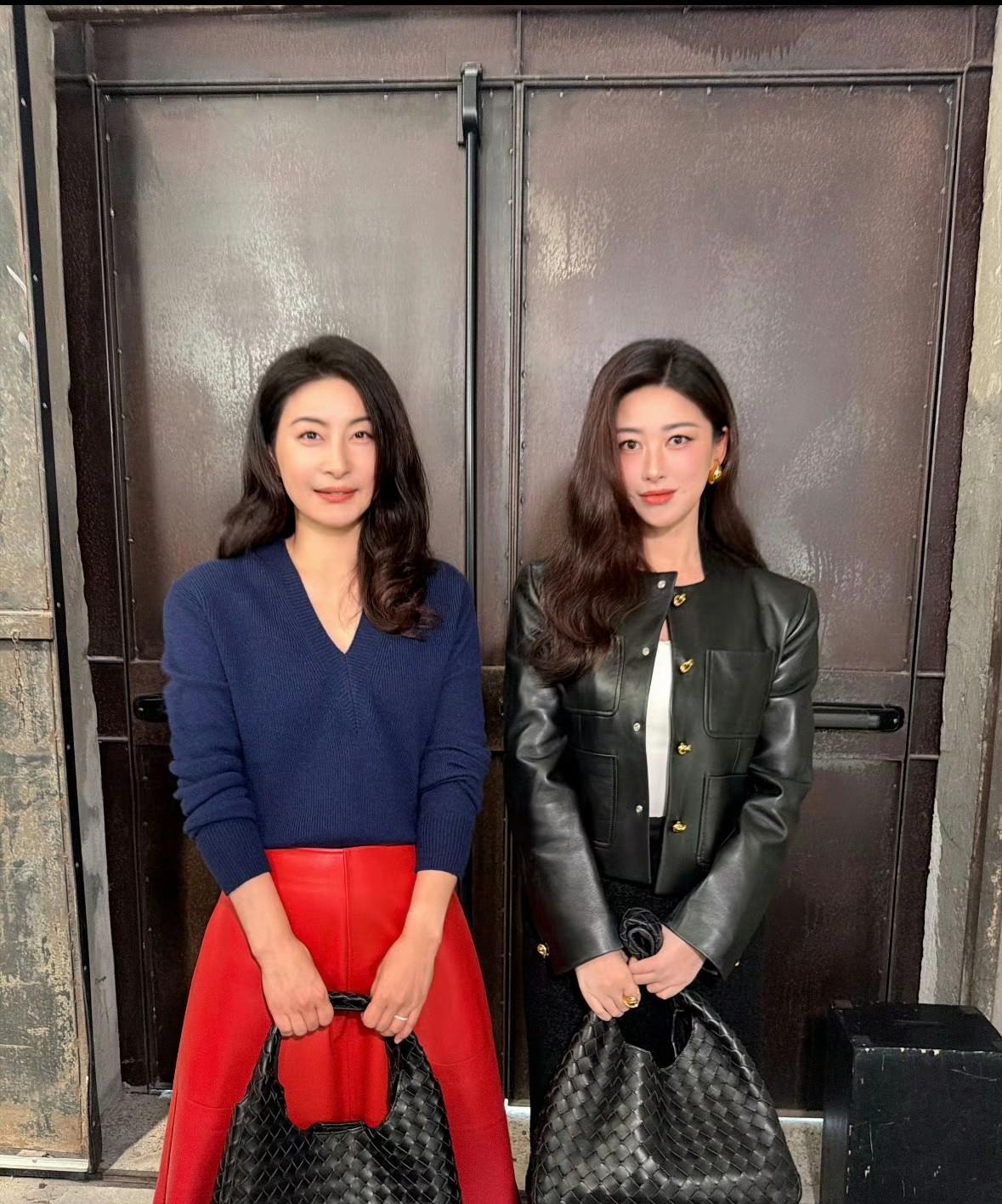 郭晶晶算不上美女，但和大美女朱珠在一起却不输，要知道朱珠可是连续十年入选全世界前
