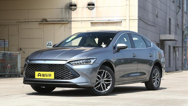 油耗38L+五座大沙发，仅798万起，真香