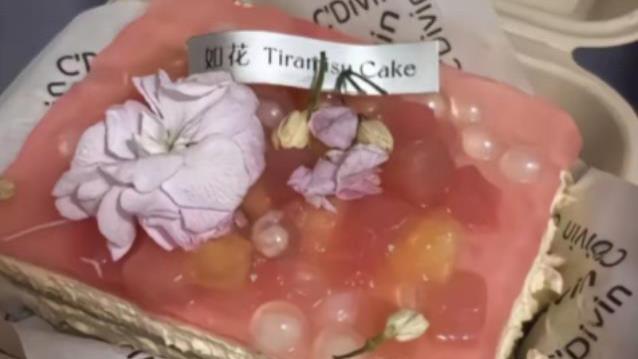 女网红卖提拉米苏毒翻200人后续：注销账号也没用，黑料全被扒！