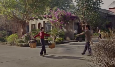 小城大事里李秋萍一开局就遇上这糟心事，直接拉满职场新人的窘迫感，光是看这段剧情，