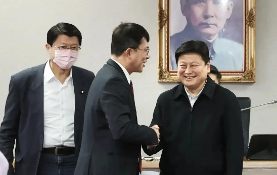 突发！赖清德对傅崐萁痛下杀手，国民党大党鞭成目标

令人猝不及防的是，赖清德终于