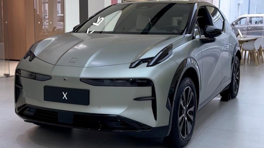 新款极氪X到店，新增配色，中控屏可横移还带冰箱，限时14.58万起