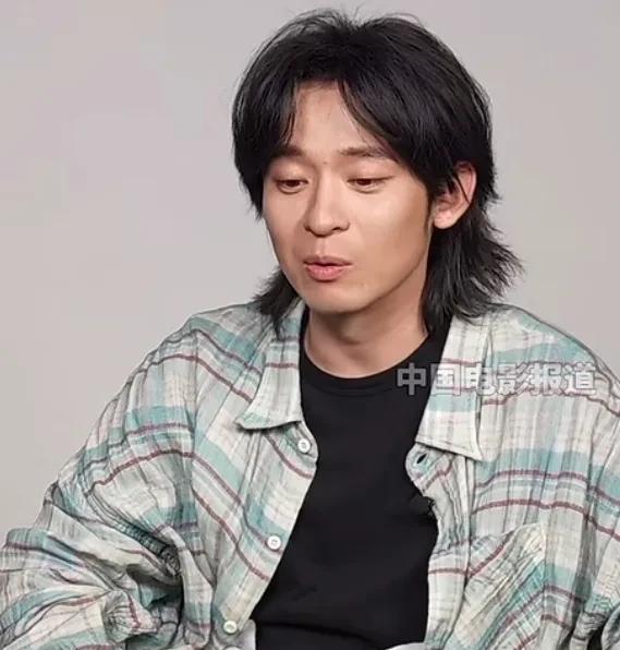 董子健:孙俪姐打人真挺疼的，我向超哥证实过了。
拍《蛮好的人生》时，薛晓舟会有被