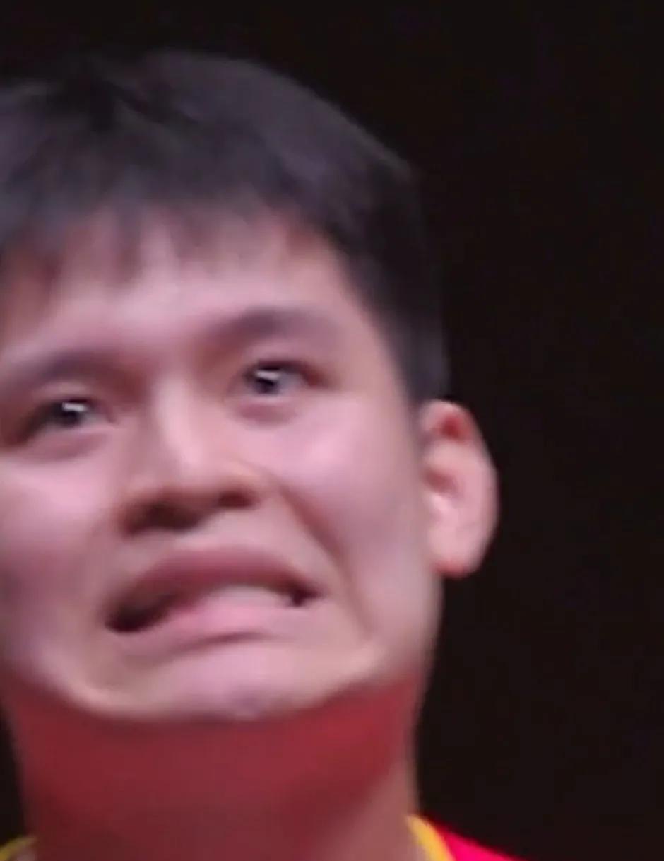 “别哭我最爱的人，今夜你昙花开放，在最美的一刹那调零，你的泪是最灿烂的星光”听着