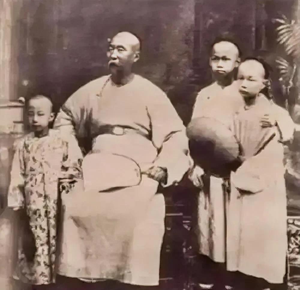 李鸿章死后留下的家产多达4000多万两银子，可到了1953年，身为李鸿章孙子的李