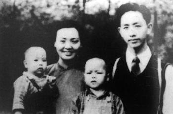 1948年，一名共产党被捕，为了保命，他主动交代了一份12人的名单。特务们大喜，