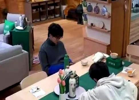 朱丹这张嘴又给自己惹麻烦了！
之前她在另一档节目里聊起自家孩子更让人无语 非让女