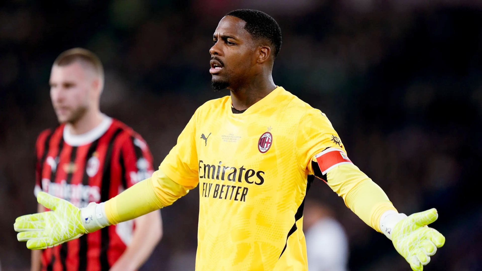 据记者报道，米兰门将迈尼昂续约可能性较低，他预计会在明夏以自由身离队。
切尔西则