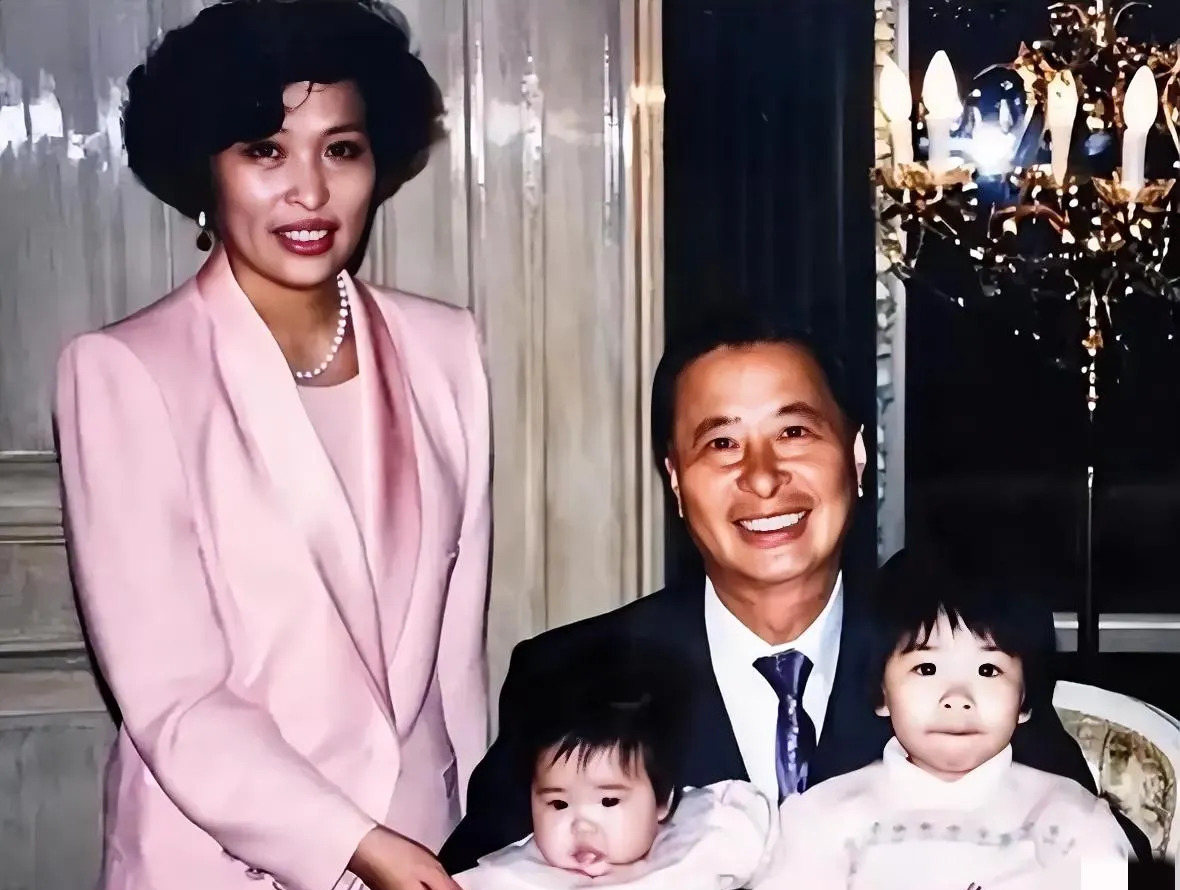 前首富李兆基37年痴情守候











我的天哪！这也太感人了吧！豪门