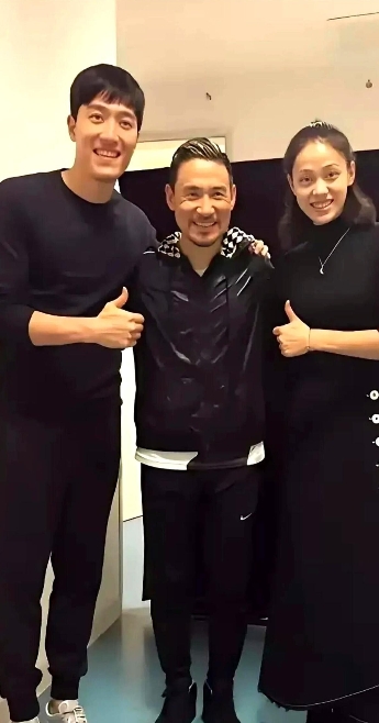 万万没有想到张学友居然这么矮，还他们两个太高了，才显得张学友矮？不过话说回来啊，