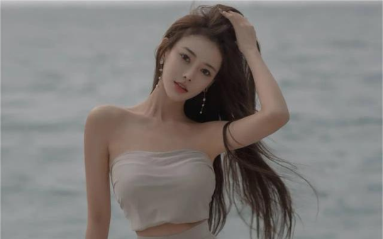 “新娘跑了，你顶上”霸总的新娘跑了，临时拽上我，而我是个保姆