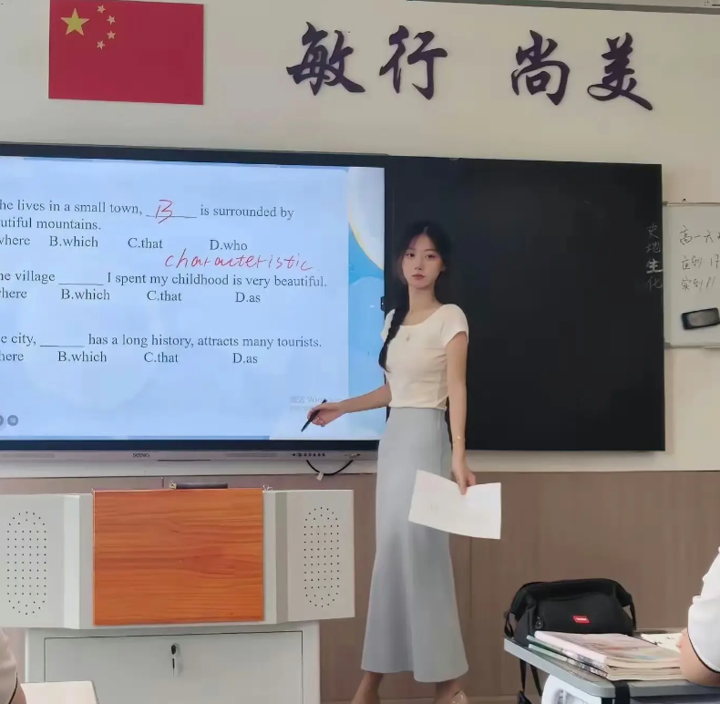 果然，学校里最漂亮的还是英语老师