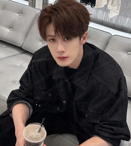 现在檀健次估计比吃了苍蝇还难受