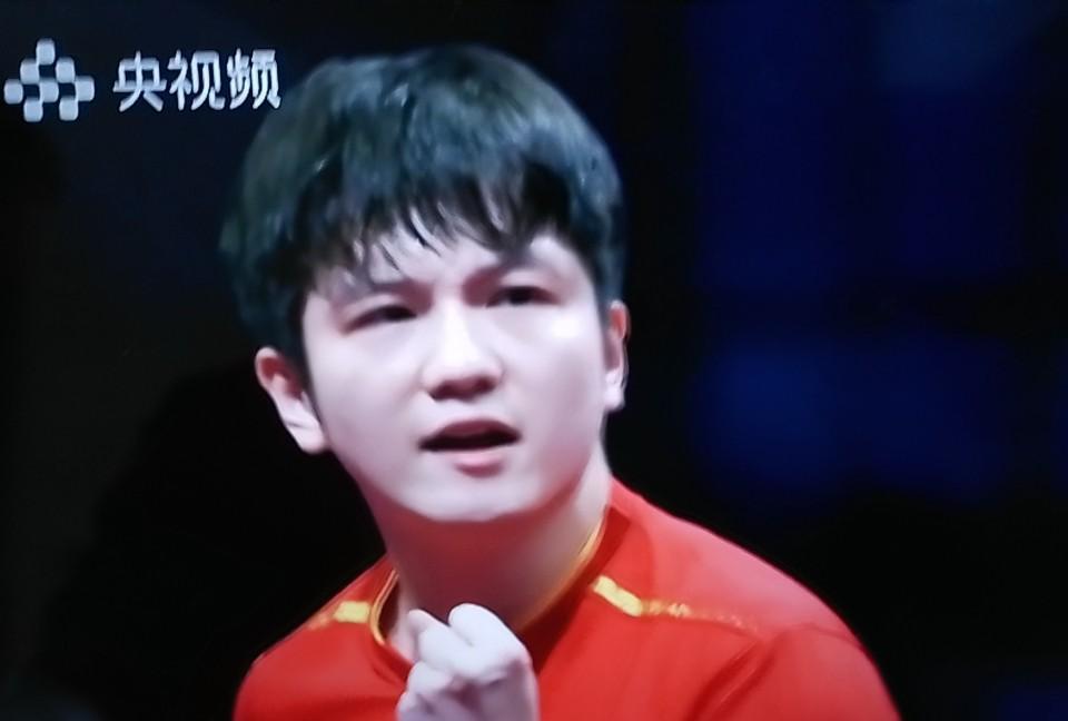 东哥就是东哥，王楚钦使出浑身功力，依然不敌樊振东，团体赛中再次不敌，无法复仇。