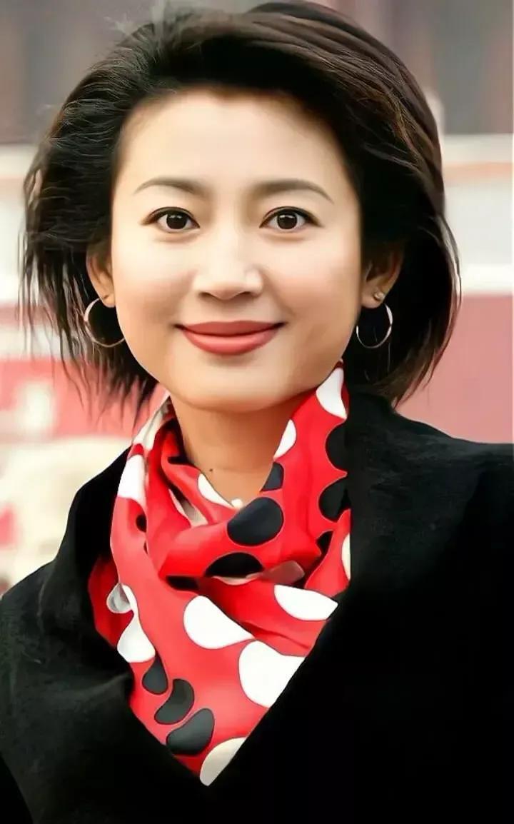 看2025主持人大赛，由现在的主持人。
联想到昔日的前辈，差别还是蛮大的。
像央