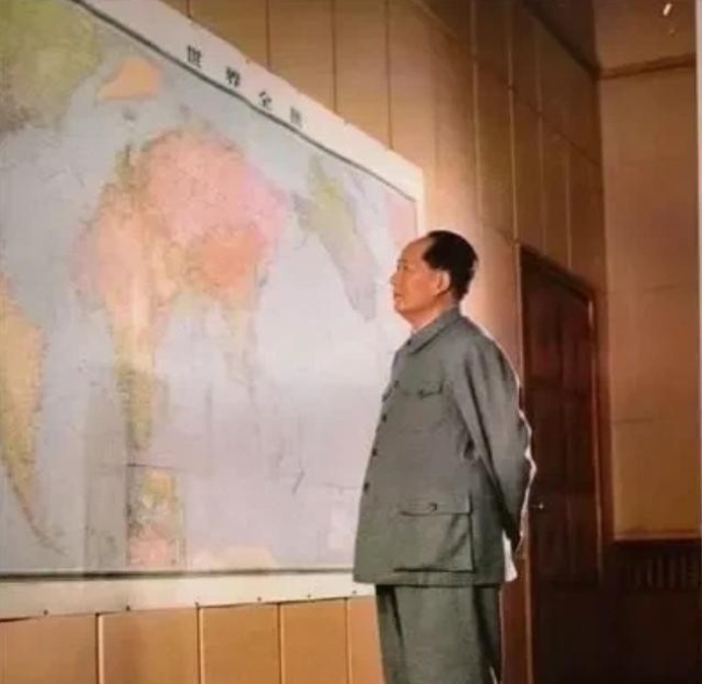 1969年7月，毛主席问高碧岑：“中国北有苏联，南接印度，东临日本，若他们联手从