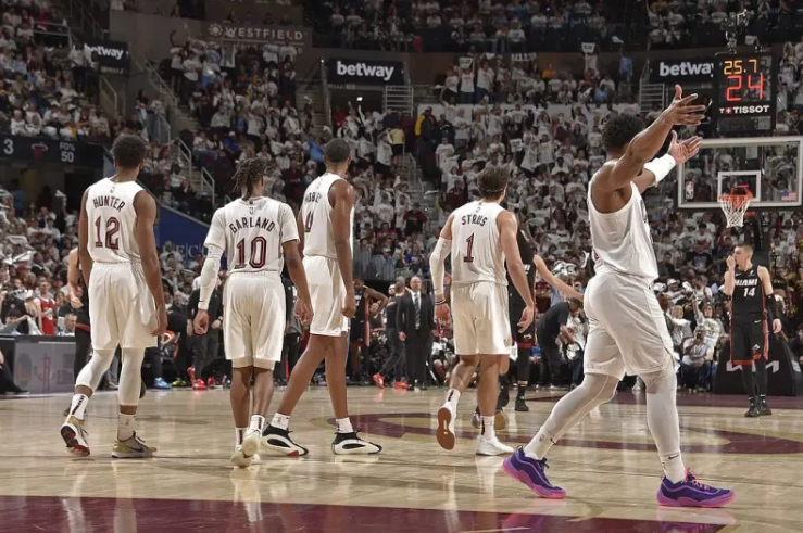 季后赛MVP评选：骑士4-0热火，系列赛MVP你选谁？

今日NBA季后赛首轮其