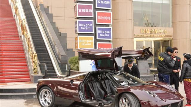 2300万！前首富之子的车，在海天盛筵上被围观，卖了5年都没人要