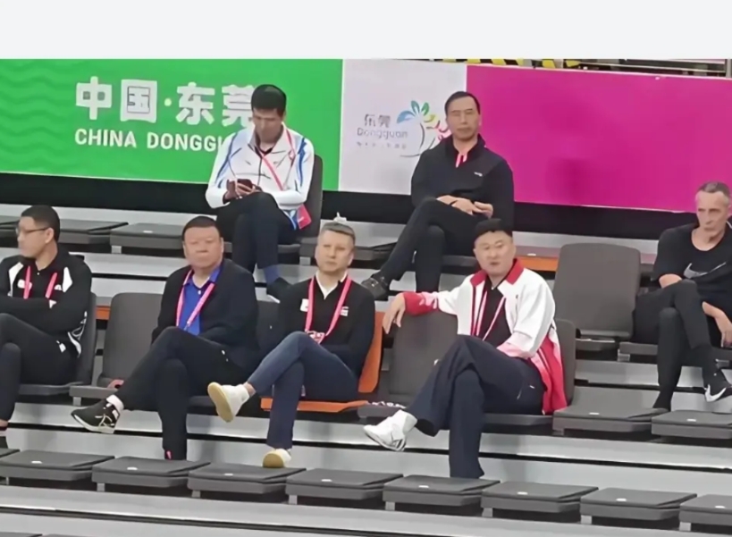 全运会篮球项目男子成年组比赛早已结束，按道理杜锋应该回广东宏远篮球俱乐部着手球员