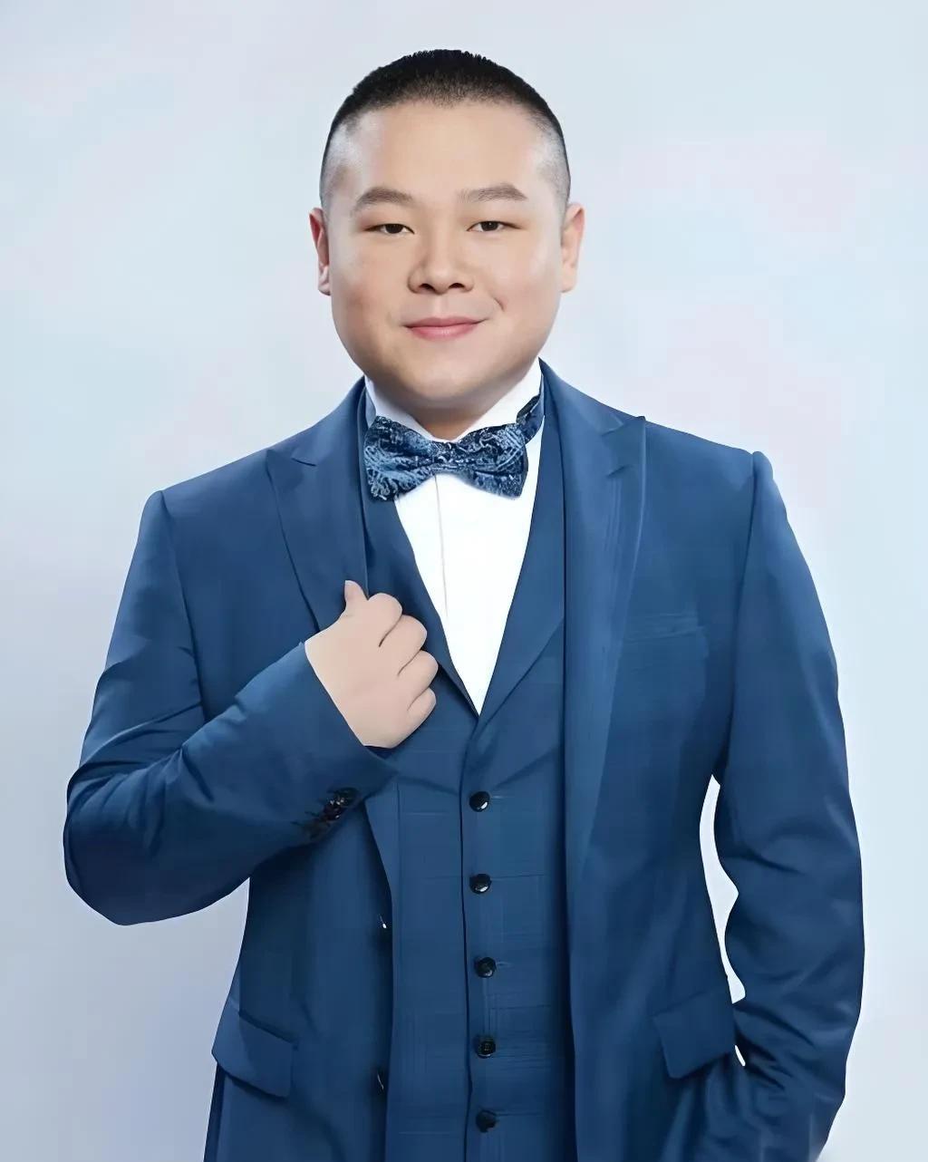 岳云鹏说，为了给雷佳音还礼，我送了一幅清明上河图的十字绣，因为历史上根本没有人绣