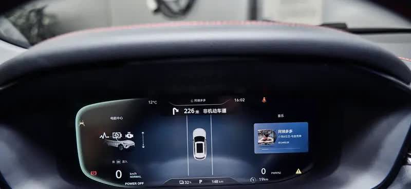 奇瑞风云T8和T9有啥区别？

奇瑞风云T8和T9这两款车，一个是轿车，一个