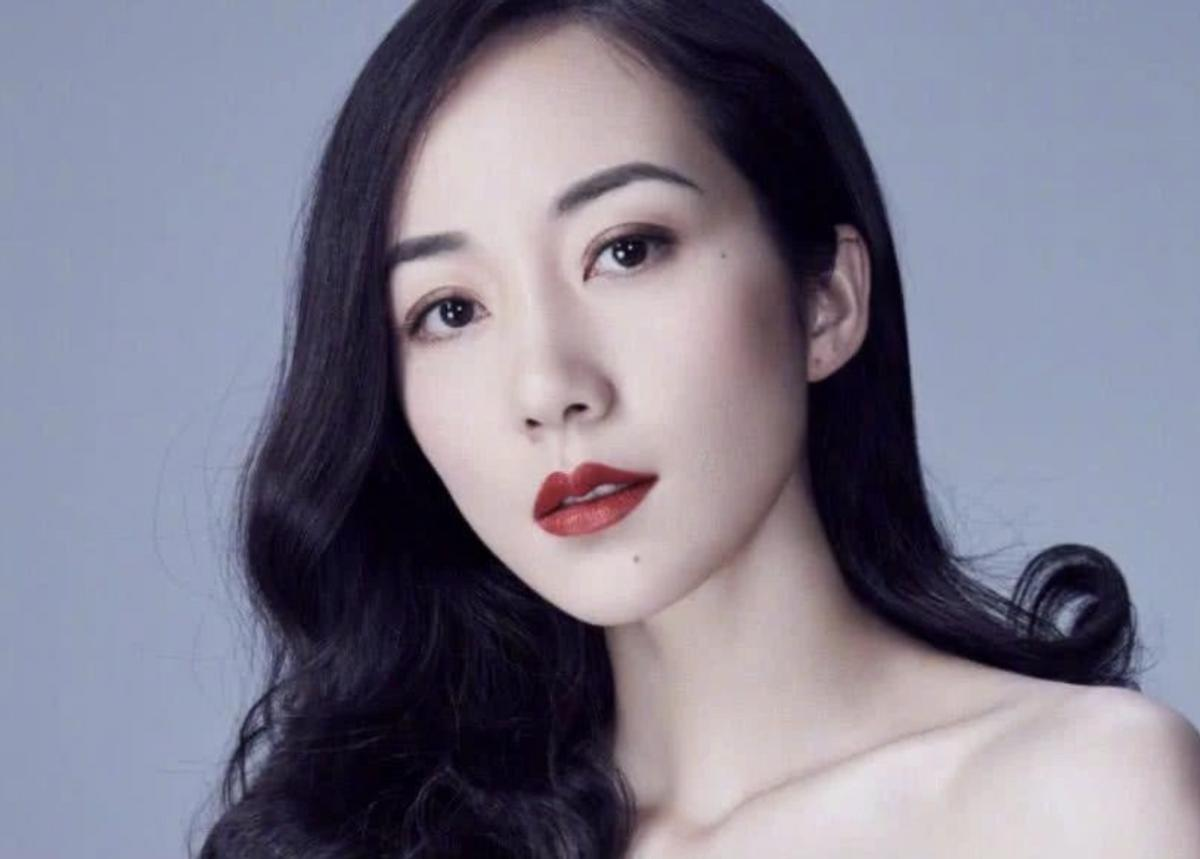 韩雪在娱乐圈名气很大，但她其实并没有什么代表作，之所以经常露脸，主要是因为家世背