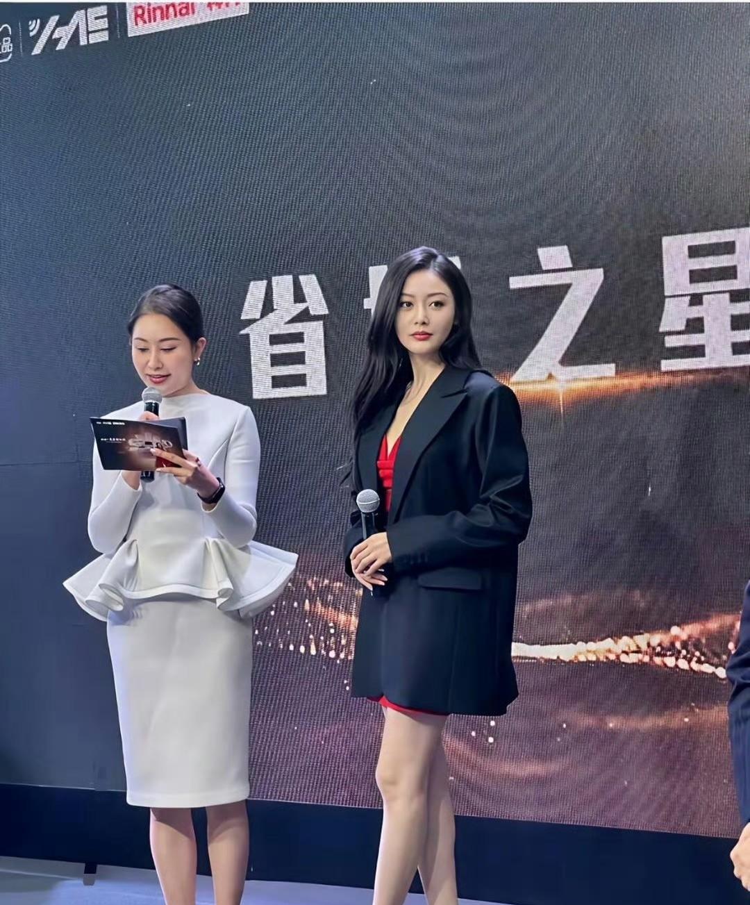 本人是真的好看，这腿也无敌了 ！