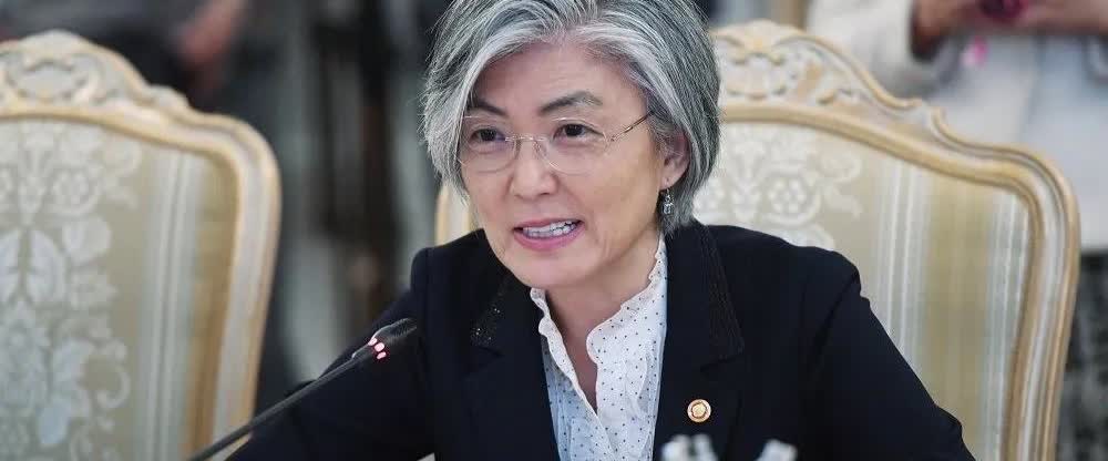 从文在寅政府时代的外交部长到现在将出任韩国驻美国大使，曾经一头齐短白发，散发儒雅