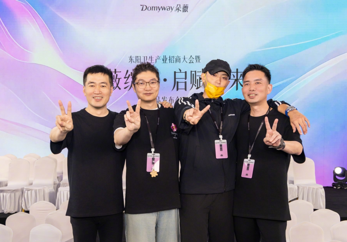 黄子韬直播卖自创品牌卫生巾，大方谈妻子徐艺洋生理期细节！
