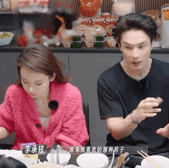 内娱女明星我真的只见过爽子承认整容
看了新综艺终于懂了大家讨厌戚薇的点了
和小S
