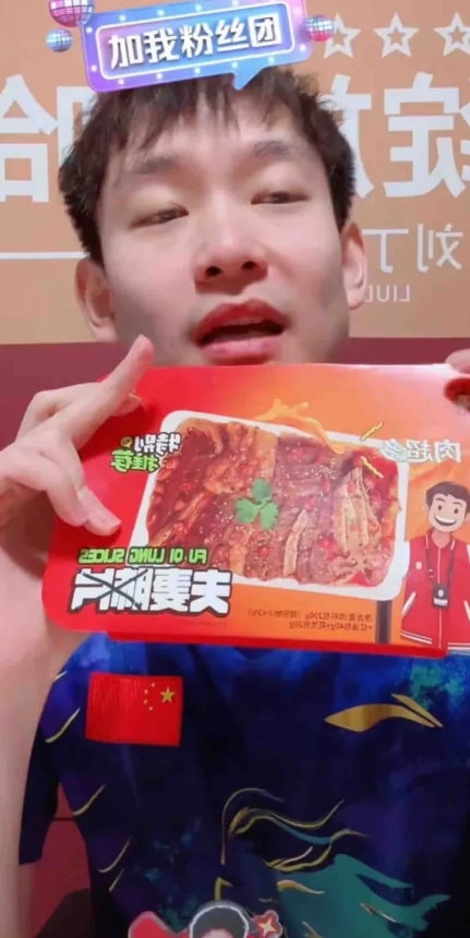 昨天跟官宣没差了，真是过年了。
lds，草莓熊一个比一个勇。
一个在直播间放唯一