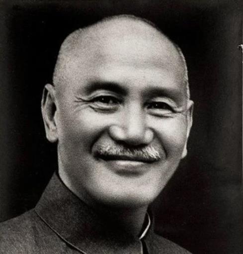1947年，李天霞接到了张淦的电话：“快速帮张灵甫解围，不然委座将会严惩你！”但