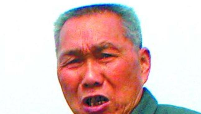 1993 年，湖南 16 岁女孩考上了重点高中，父亲却把通知书烧了。无奈之下，她