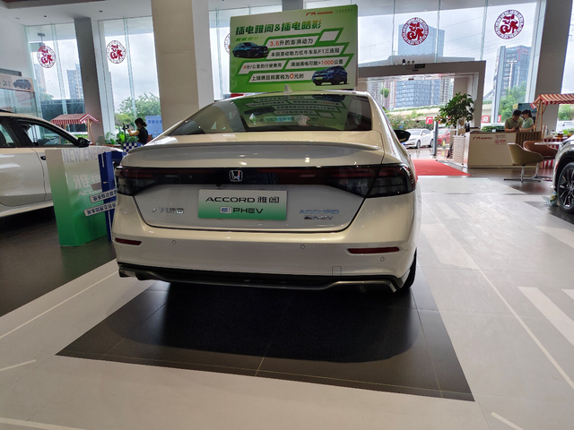 雅阁插混没私桩能不能买
住的地方没有固定停车位，目前安不了私桩。但离家两三公里附