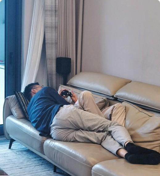 我是一个三年离婚烙印在心上的单亲妈，眼下孩子正经历那叫人心慌的初二年纪。
前几天
