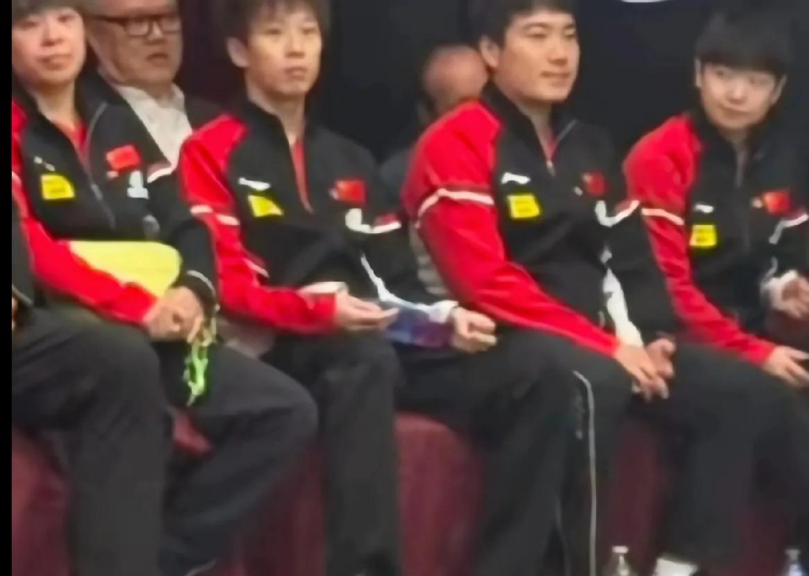 中美乒乓球交流会
在拉斯维加斯的最后一天，莎莎和国乒队员参加了中美乒乓球交流会。