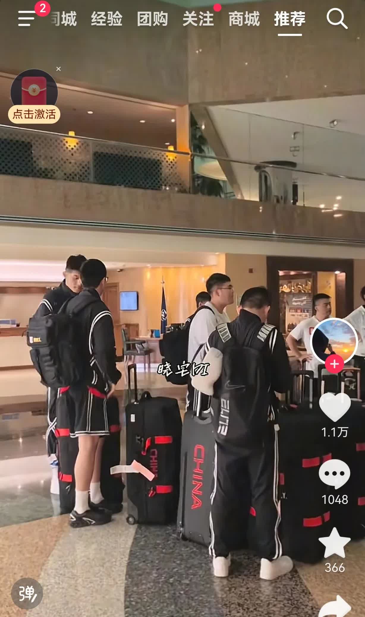 拿下亚洲杯亚军的男篮小伙子们启程回国了，一人只有一个行李箱和一个双肩包，这才是真