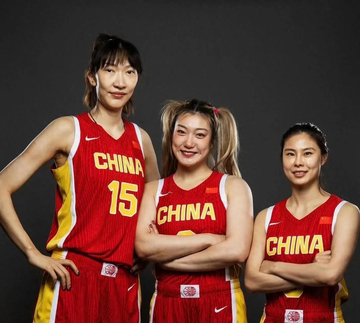 女篮热身赛没有得到球迷的认可和理解，赢了也不行，输了更不行。
那么，还搞不搞热身